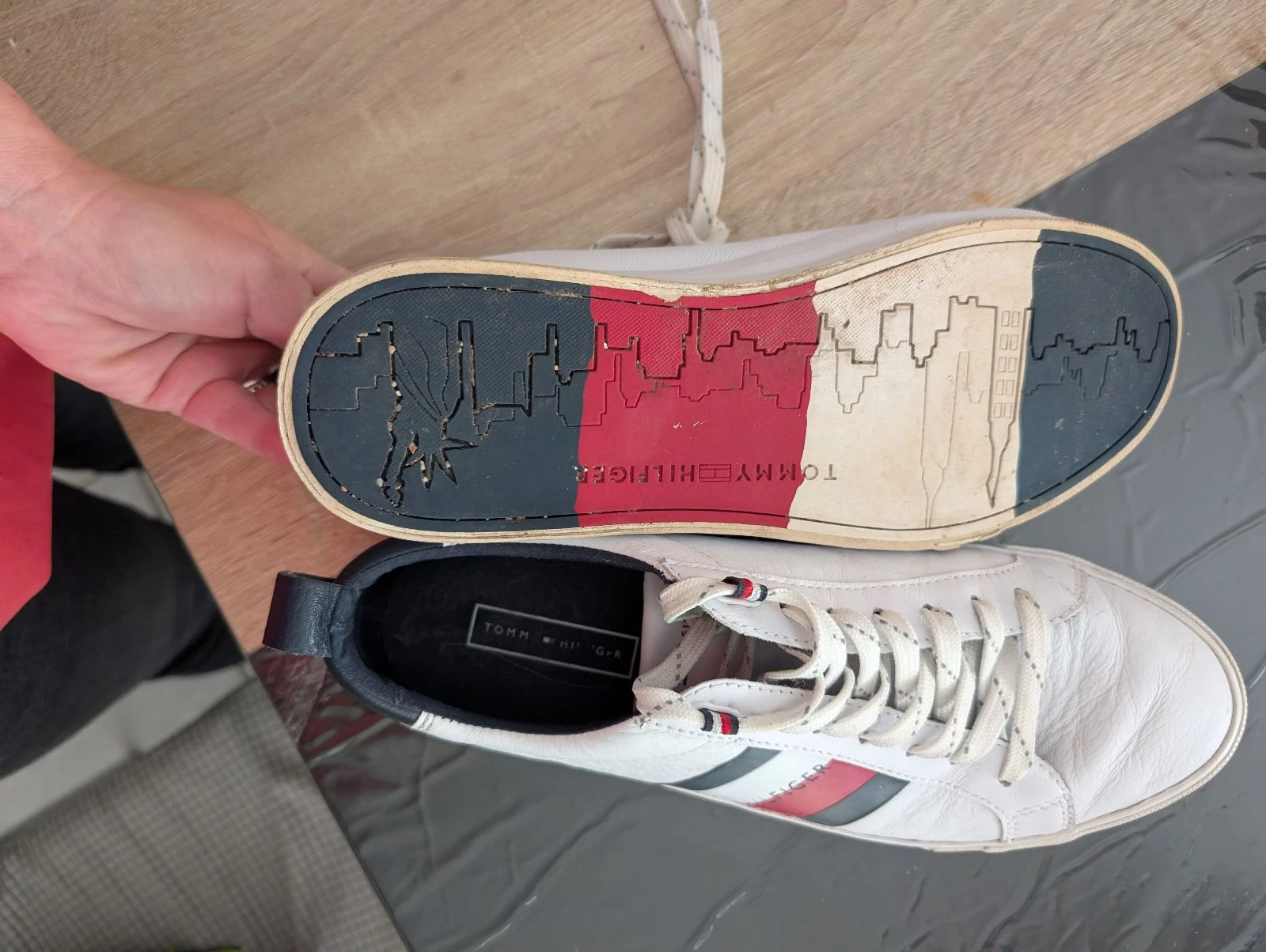 Very beautiful Tommy Hilfiger Flag Detail Leather Sneaker White Size 43 – photo 6
